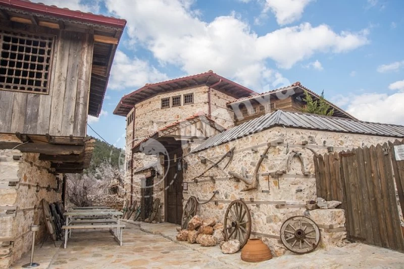Wycieczka po jaskini Altınbesik i zwiedzanie domów zapinanych na guziki Z Boku - 2