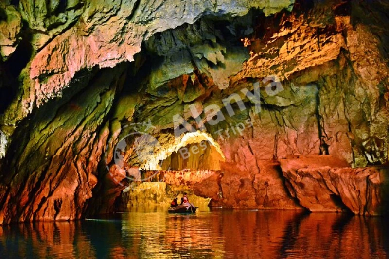 Экскурсия по пещере Алтынбесик и застегнутым домам сбоку - 1