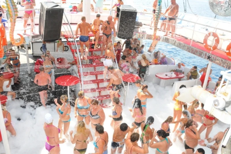 Luksusowa wycieczka łodzią STARCRAFT Party z Alanyi - 2