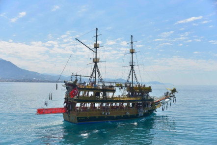 Alanya Pirate Boat Tour 2023 price 17€